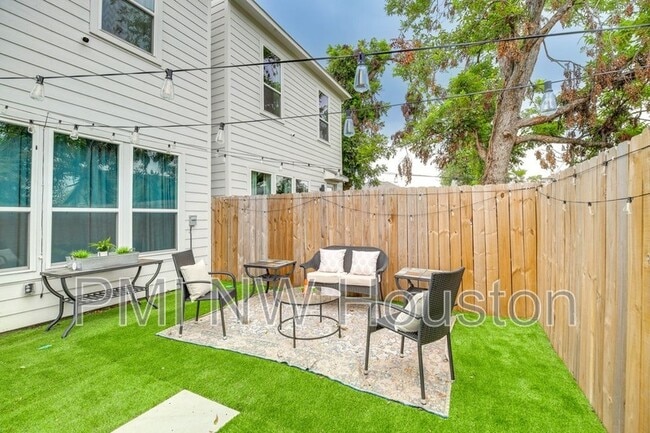 Photo - 4706 Market St