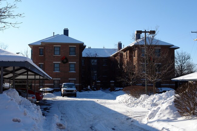 Photo - Charlestowne