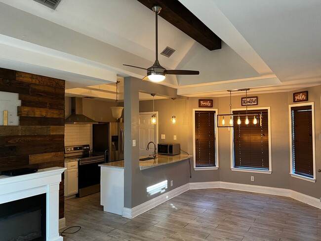 Photo - Palo Alto Village