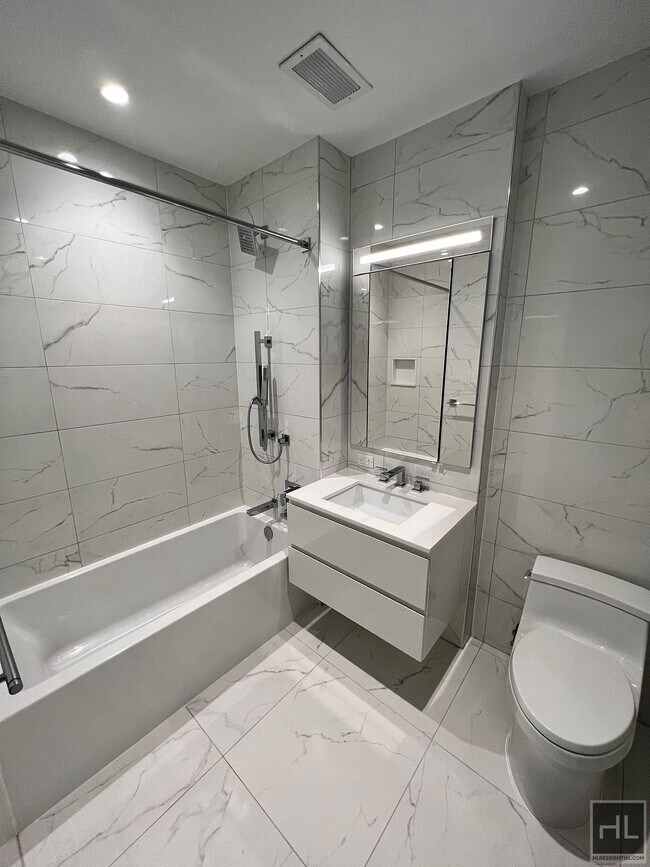 Photo - East 44th Street Unidad 31L