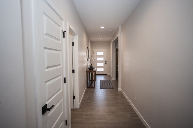 Photo - VR - 881 Pueblo Dr