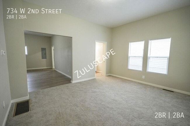 Photo - 734 W 2nd St