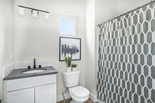 Photo - 2 Bed/1 Bath Duplex Apartment with Two Car... Unit 2