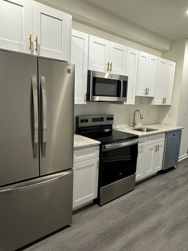 Photo - One FREE MONTH!! Bi-Level Luxury Apartment...