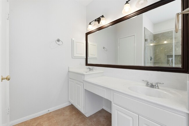 Building Photo - 14722 Trailbrook Dr