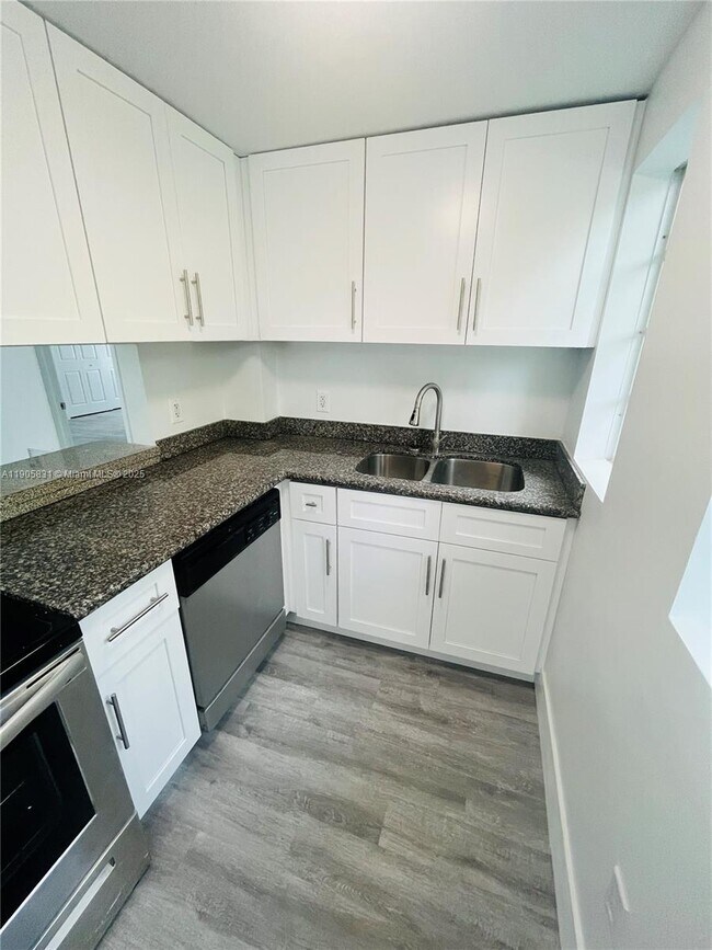 Photo - 950 Bay Dr Unit 5