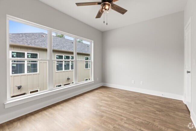 Building Photo - 527 N College St Rental