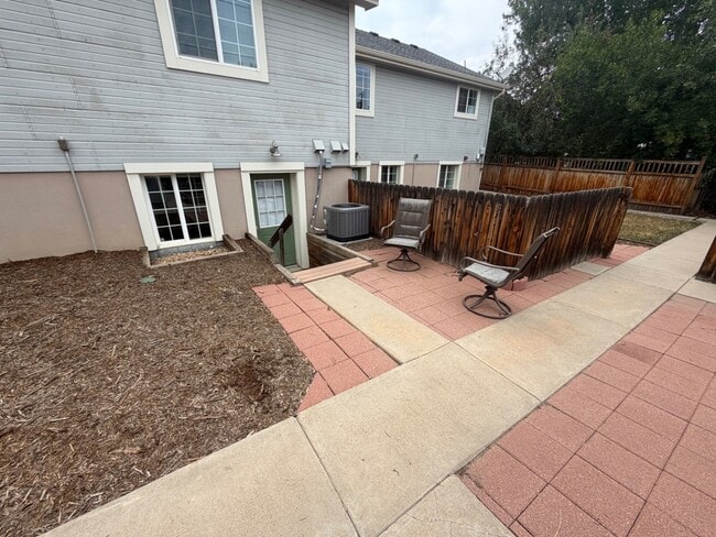 Photo - 1420 Front St