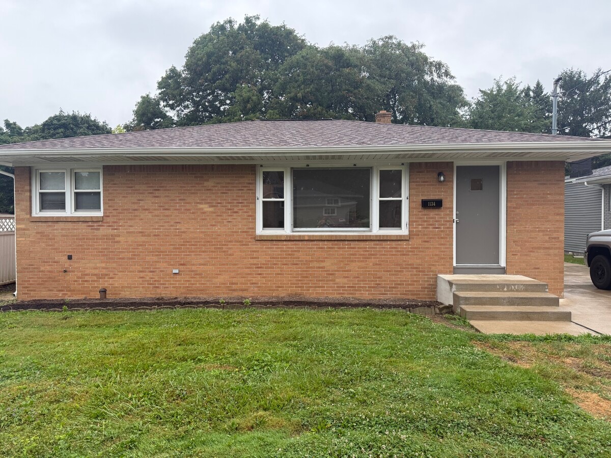 Photo - 1134 E 40th St House