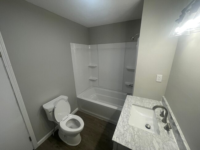 Photo - 679 N Market St