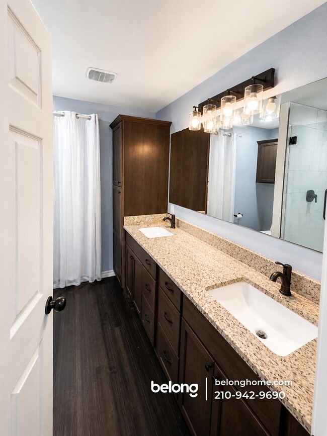 Photo - 1803 Live Oak Dr