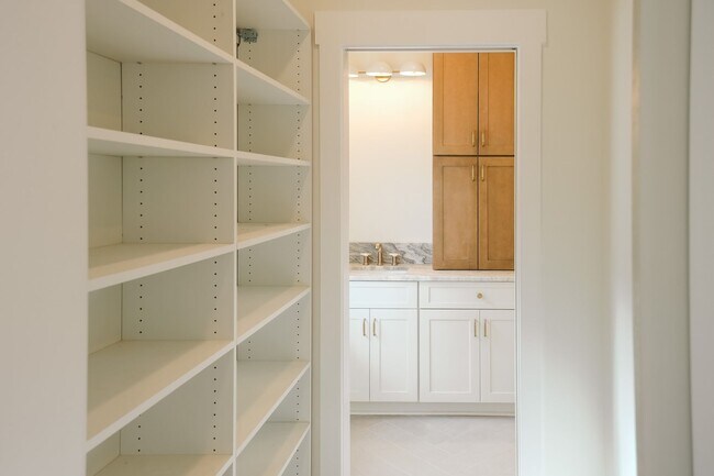 Photo - 207 S Calhoun St