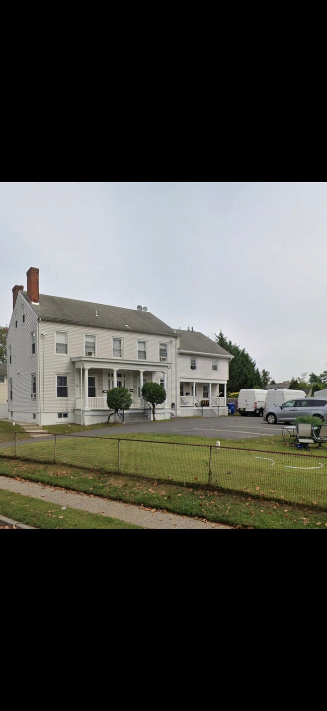 Building Photo - 52 Marlborough Ave Unit 3