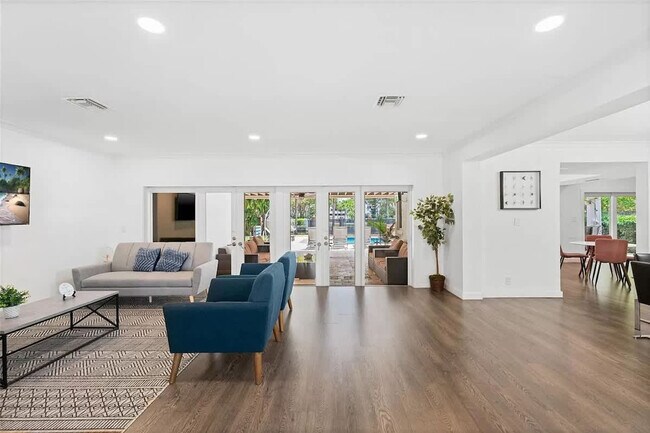 Photo - 413 Holiday Dr Unit ID1372338P