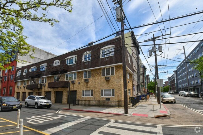 Building Photo - 533 Madison St Unit 3C Rental
