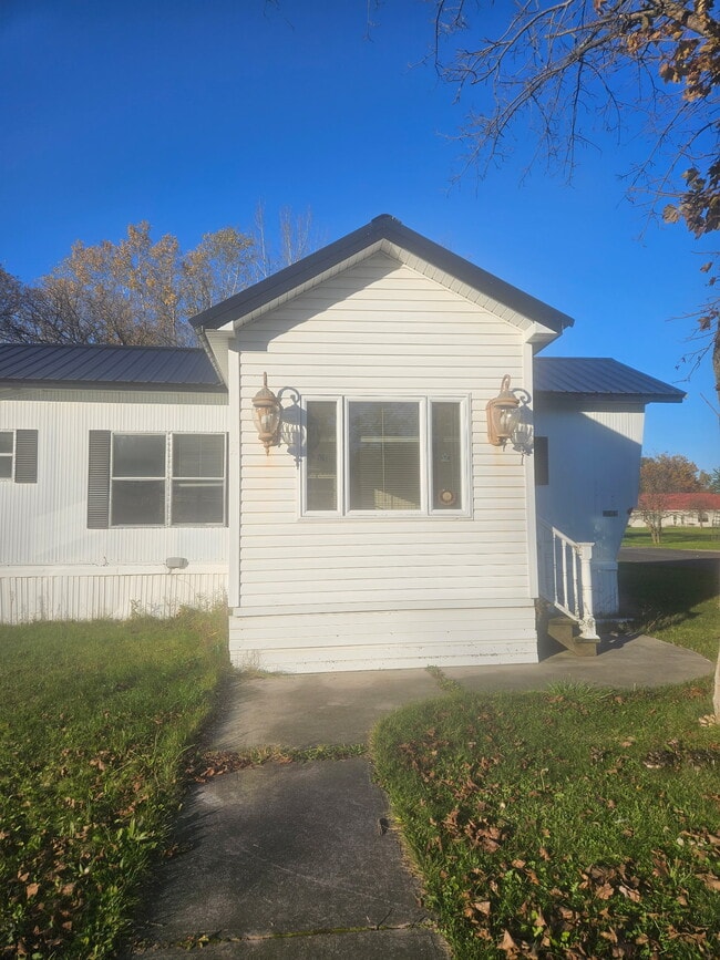 Building Photo - 83 Steele Rd