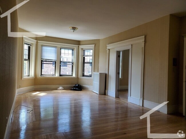Building Photo - Coolidge Corner Area of Brookline. Heat, H... Rental