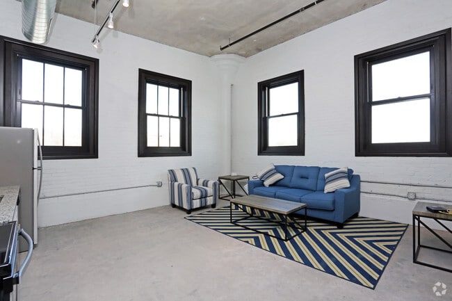 2BR, 2BA - 1,175 SF - Living Room