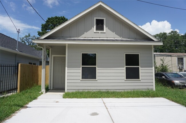 Building Photo - 11927 Nelwood St Rental