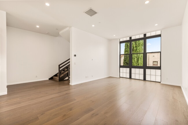 Photo - 1825 1/2 Alsace Ave