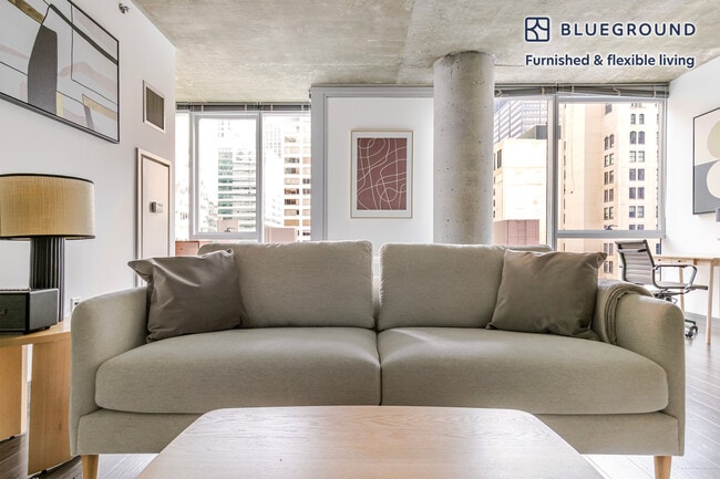 Photo - 215 W Lake St Unidad FL17-ID1330