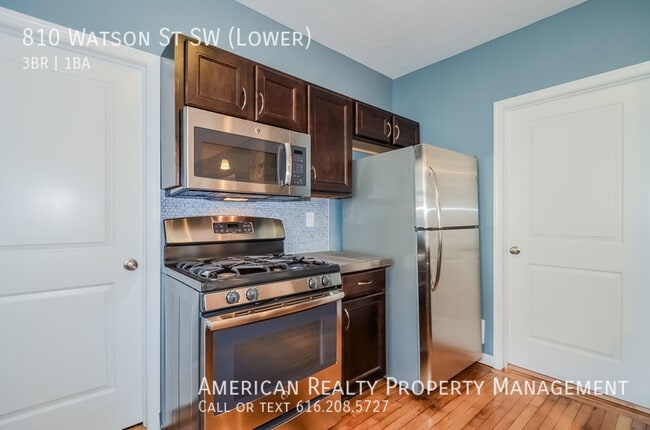 Photo - 810 Watson St SW