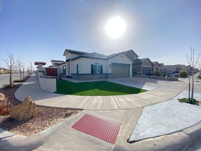 Building Photo - East El Paso 4 bed 2 Bath Refrig A/C w/Solar Panels and Outdoor Bar!