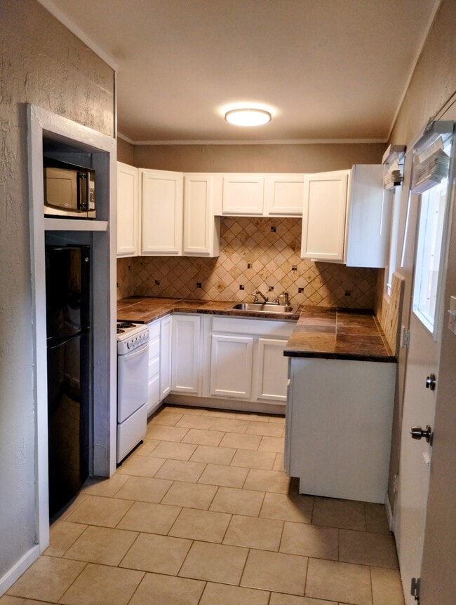 Photo - 4019 Hawthorne Ave Unidad #A