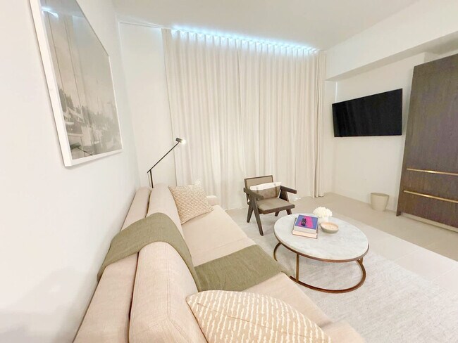 Photo - 159 NE 6th St Unidad FL48-ID1332433P