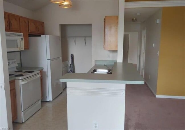 Photo - 400 Adkins Arch