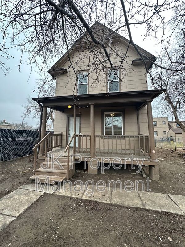 Building Photo - 604 2nd Ave S