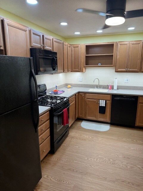 Cocina con estufa de gas - 23 Country Club Dr Unidad #19