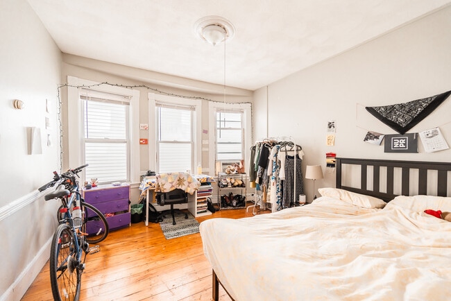 Photo - 394 Centre St