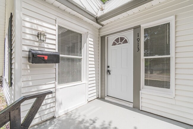 Photo - 1913 Santa Anna St