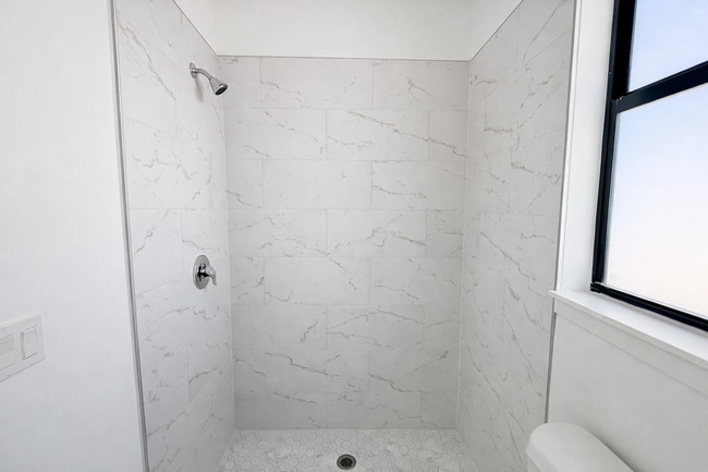 Photo - 828 Holmes Ave