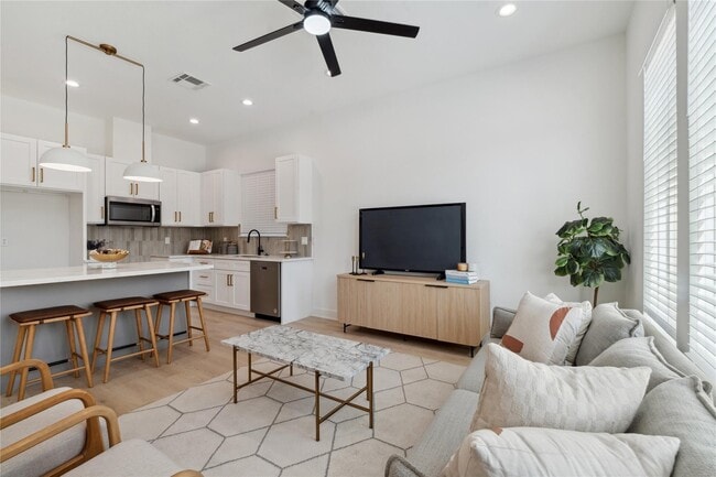 Photo - 6528 Weston St