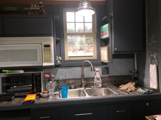 Photo - 2024 Willis Rd