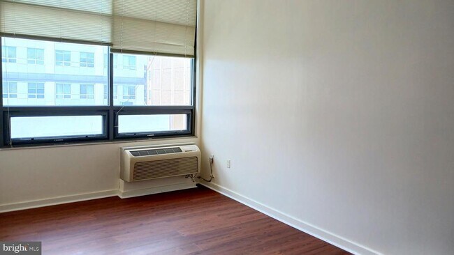 Photo - 815-37 Arch St Unidad 707