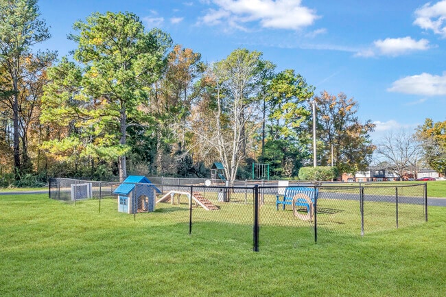 Photo - Country Club Apartments