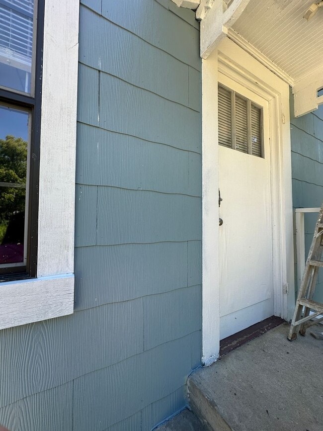 Photo - 1 bedroom, 1 bath in Midtown. Available July 1st!