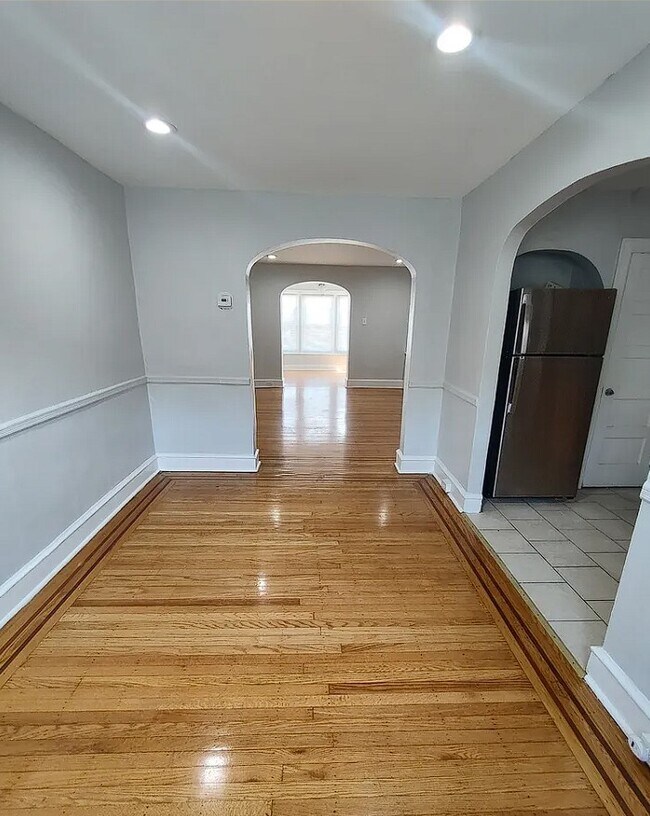 Photo - 6713 Guyer Ave