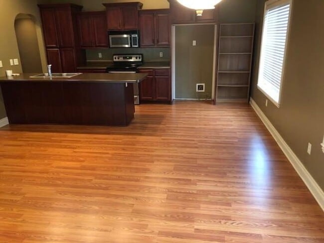 Photo - 3 Bedroom, 2 bathroom 1600 square foot single family home
