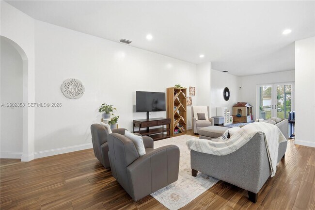 Photo - 2615 SE 5th Ct