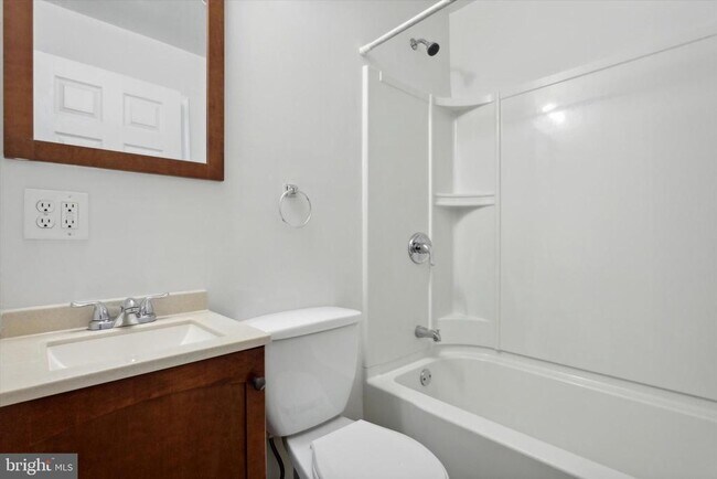 Photo - 2143 E Albert St