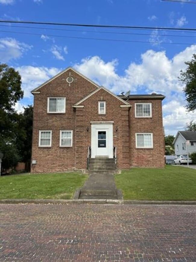 Building Photo - 805 Somerset Dr Unit 2