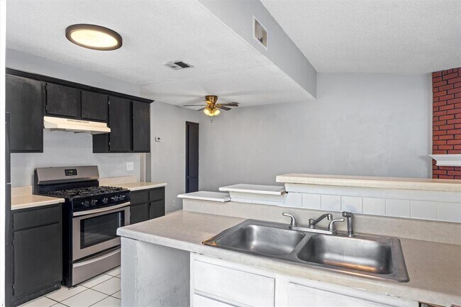 Photo - 1704 Rawhide Loop