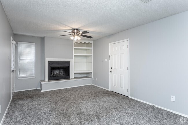 2BR, 2BA - 1,000 SF