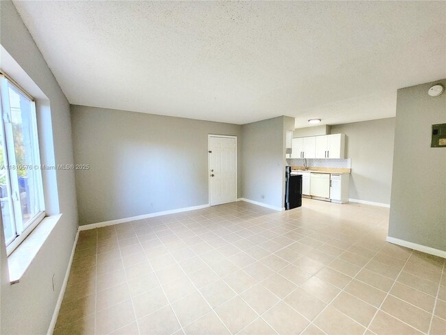 Photo - 191 SW 15th St Apartment Unit 103