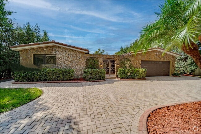 Building Photo - 8900 SW 49th Ct Rental