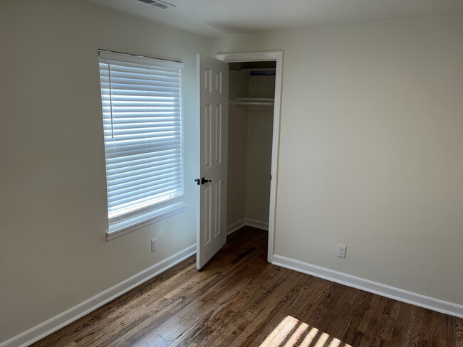 Photo - 512 W 18th St Unidad 512 W 18th Street #3